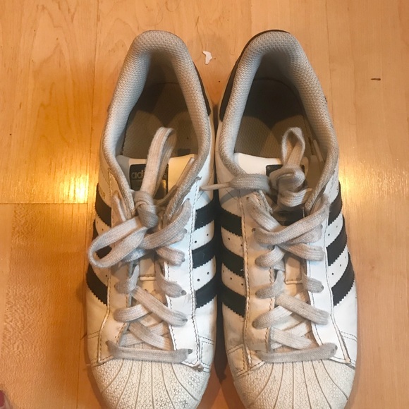 GORGEOUS ADIDAS superstars! Size 7 1/2 WOMENS - Picture 5 of 5